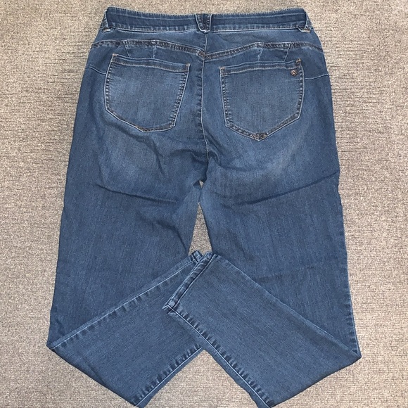 Democracy Jeans - Picture 2 of 7